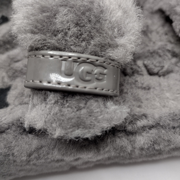 Gray UGG fuzz yeah slides - Picture 4 of 5